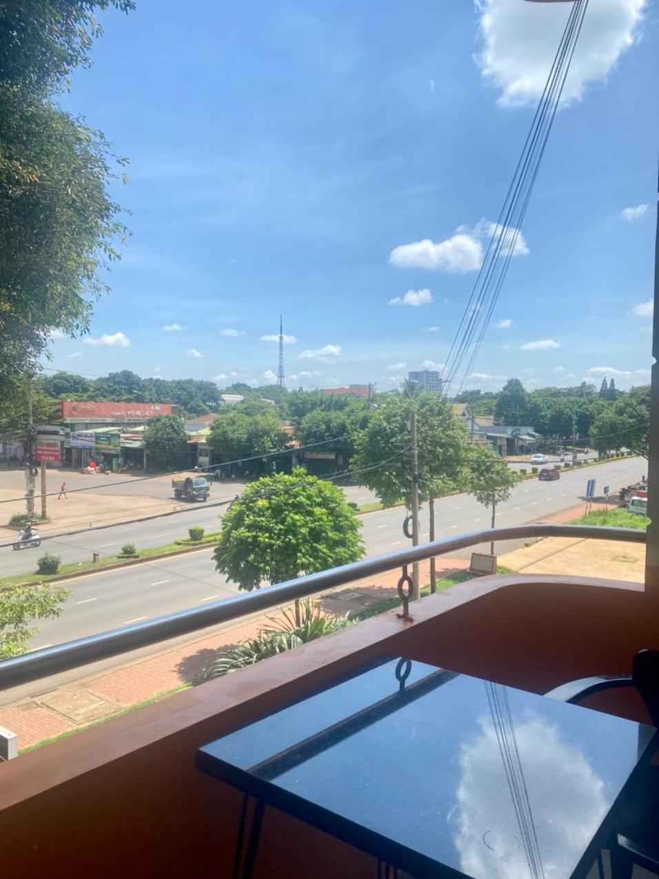 Hotel Khach San Ban Me Xanh Buôn Ma Thuột Zewnętrze zdjęcie