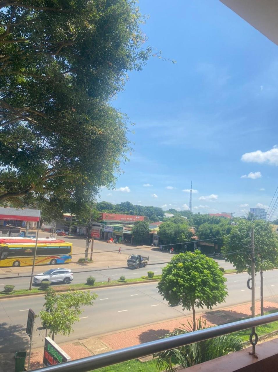 Hotel Khach San Ban Me Xanh Buôn Ma Thuột Zewnętrze zdjęcie
